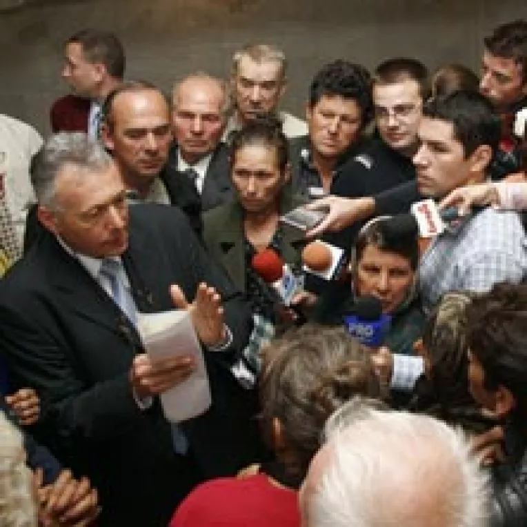 Circ parlamentar cu malai, varza si sinistrati