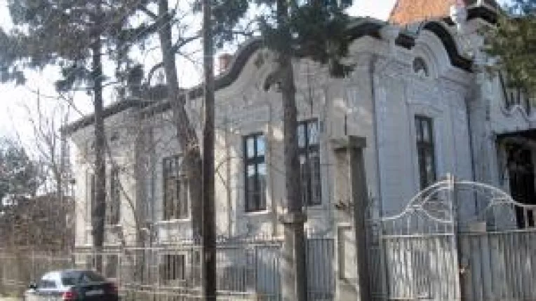 Consiliul Judetean Dolj si-a cumparat doua palate