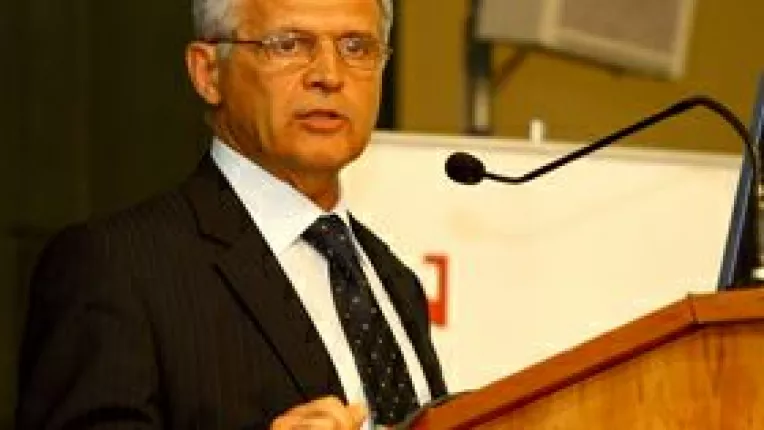 Fostul presedinte al BCR trage un semnal de alarma: 
Depozite bancare suta la suta garantate sau banii isi vor lua zborul