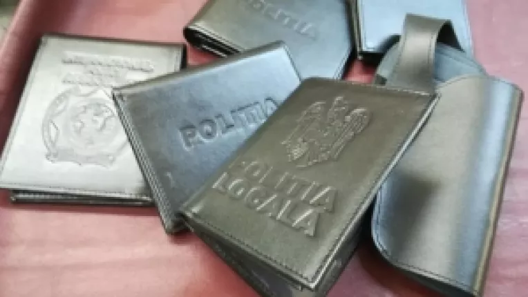 Gheorghe Marin creeaza portofele pentru politisti