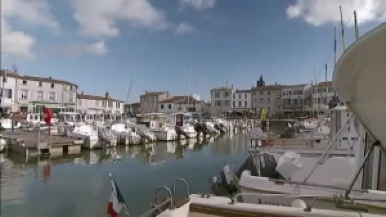 La Flotte, cel mai frumos sat din Franta - un model pentru satele romanesti (1)