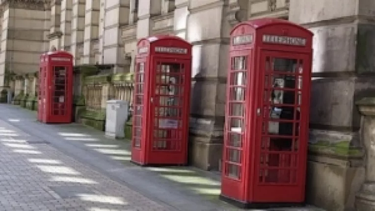 Londra: Hotspot-uri Wi-Fi in cabinele telefonice, in locul internet caffe-urilor