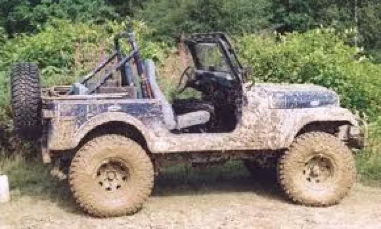 Motoare la maxim, prapastii, noroi. O noua etapa a "Transsylvania Off Road Challenge"