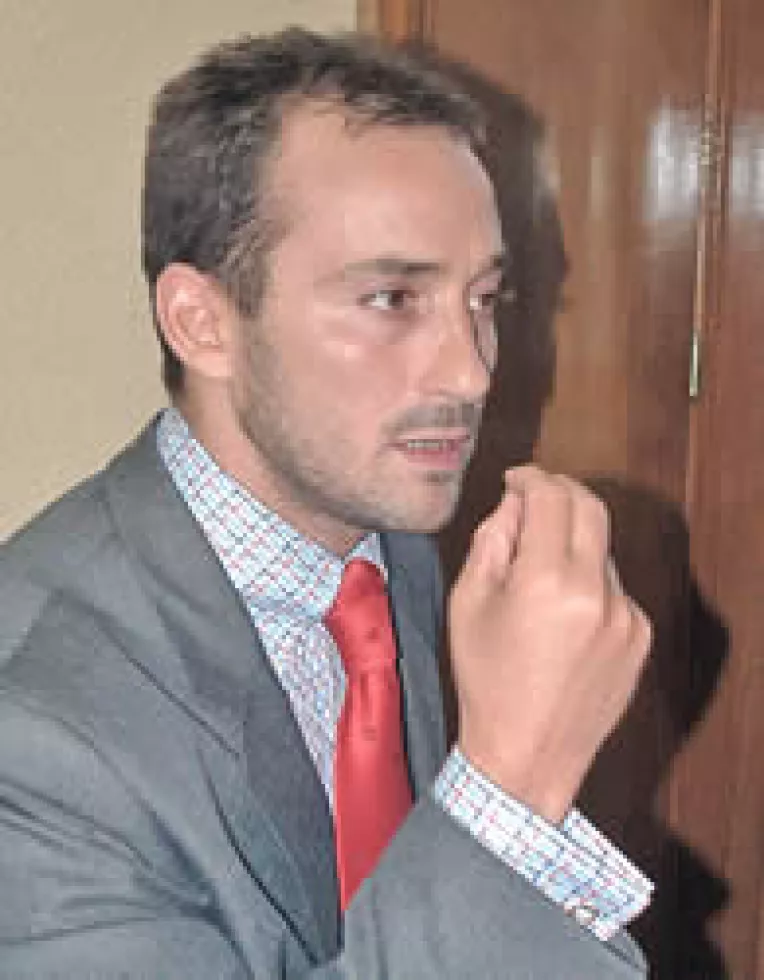 "Prefectul Culetu ar face bine sa beleasca ochii la lege"