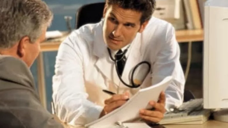 Prelungirea valabilitatii permisului de conducere auto este conditionata de efectuarea controlului medical platit de soferi