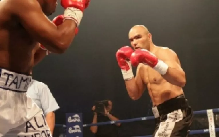 Pugilistul Bogdan Dinu a fost invins prin KO de bulgarul Kubrat Pulev