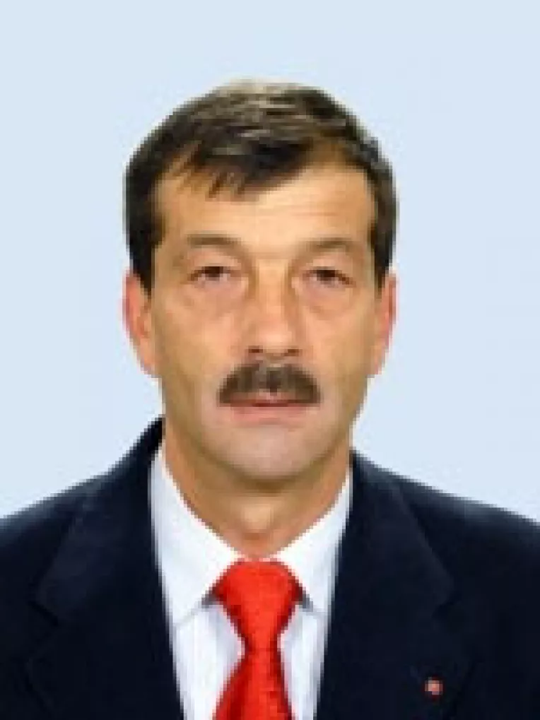 Senatorul Laurentiu Florian Coca solicita 1.451.632 lei din Fondul de rezerva bugetara la dispozitia Guvernului, pentru reteaua de drumuri din judetul Valcea