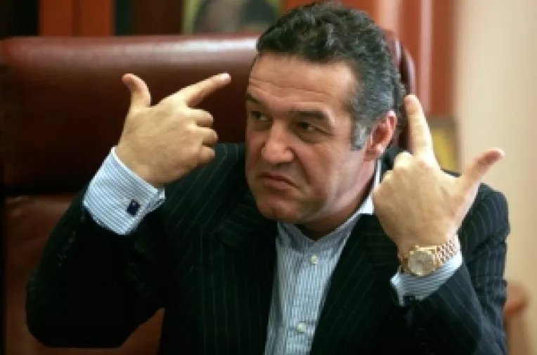 Steaua batuta de Stuttgart la Bucuresti cu 5 - 1: Becali ii incurajeaza pe jucatori si pe antrenor